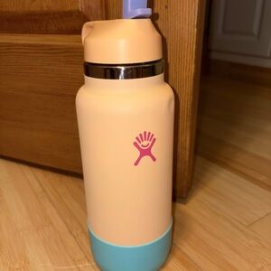 Hydro Flask Style Peach & Blue Insulated Bottle With Protective Boot